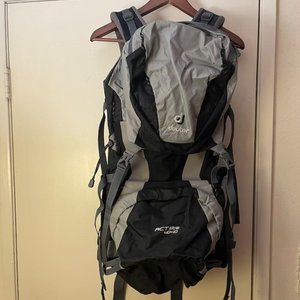 Deuter ACT Lite 40 + 10 Pack Grey/Black